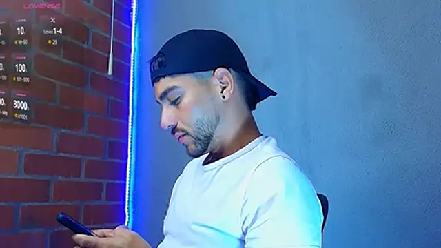 Leandro_valenzuela live sex cam