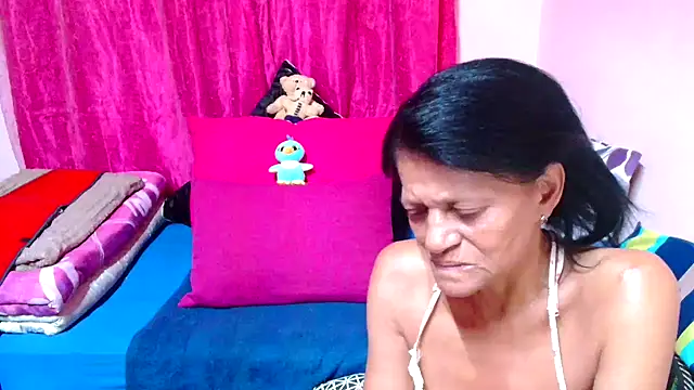 SLUTTYROXY live sex cam