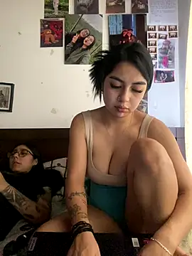 PamelaFtMia's cam snapshot