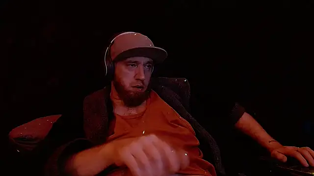 GenitalWars's cam snapshot