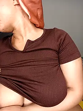 DrippinCaramelCutie live sex cam