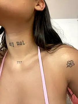 LauraRaider's cam snapshot