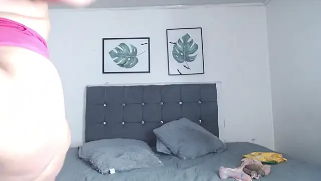 selena_yourmilf live sex cam