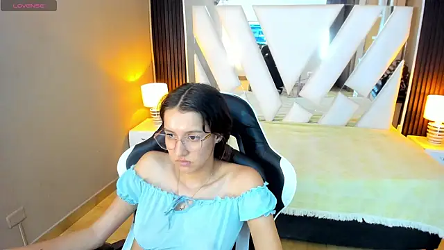 Linda4Petite's cam snapshot