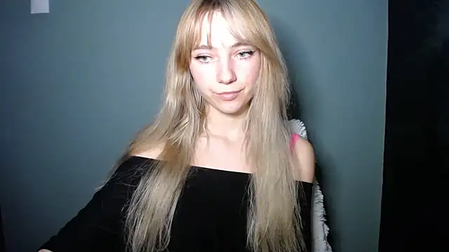 LuciaYoung's cam snapshot