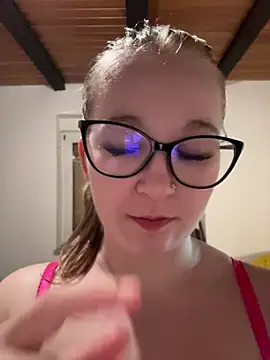 LittleChaosQueen's cam snapshot