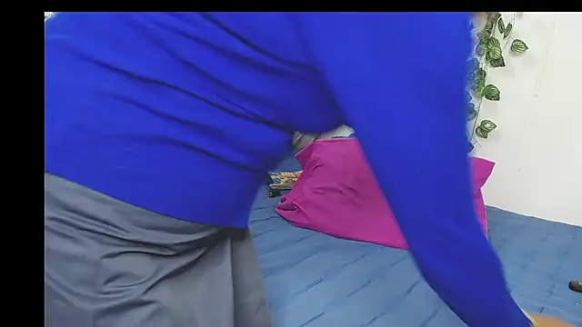 DominaLeona live sex cam