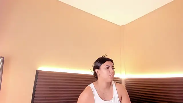 Lucy_Strong's cam snapshot