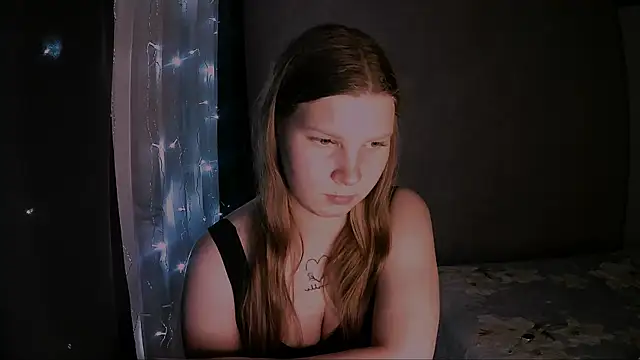 nelli_lux_'s cam snapshot