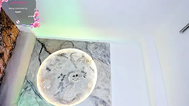 RoxanaBorns_'s cam snapshot