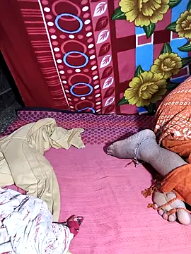 POOJALOVEHOT's cam snapshot