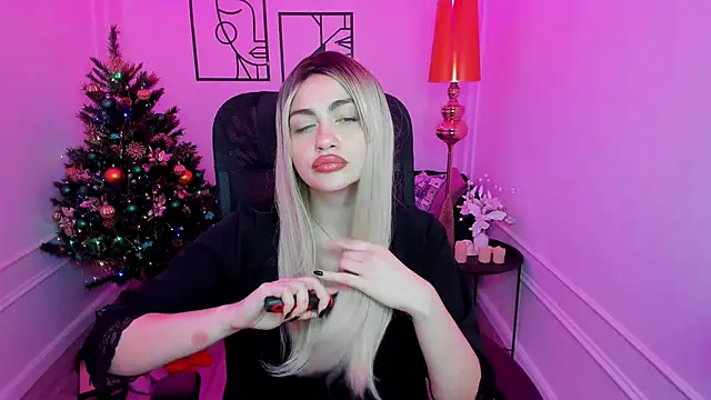 LeslieMineg's cam snapshot