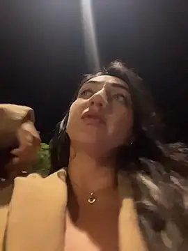 Ninabigtitied's cam snapshot