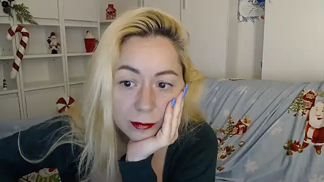 _karolynesyera_'s cam snapshot