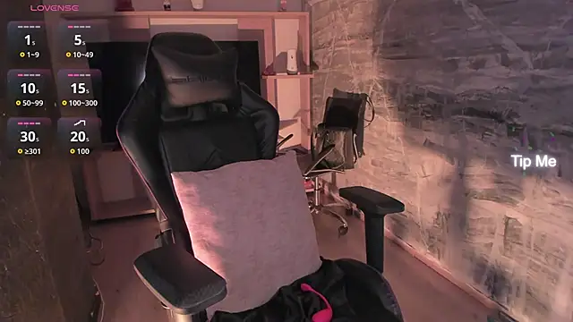 LunaBaker-1's cam snapshot