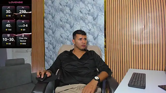 Hideintheoffice's cam snapshot