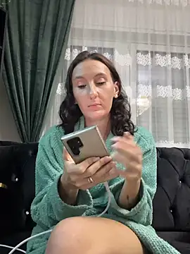 Emilia_Mausi's cam snapshot