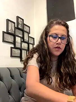 MirandaLatinaLovely's cam snapshot