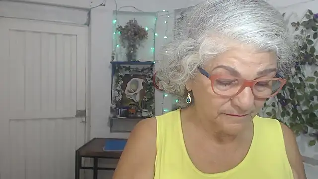 FunnyGrandma's cam snapshot