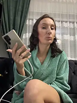 Emilia_Mausi's cam snapshot