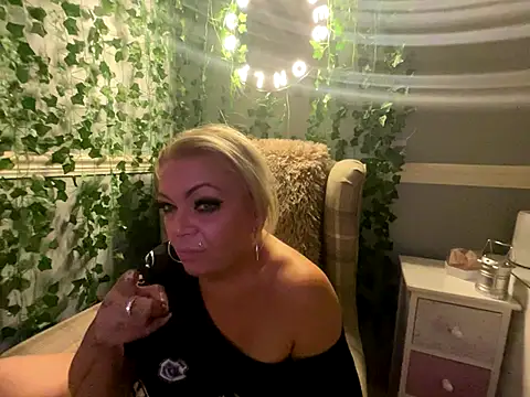 BonnyDesire's cam snapshot