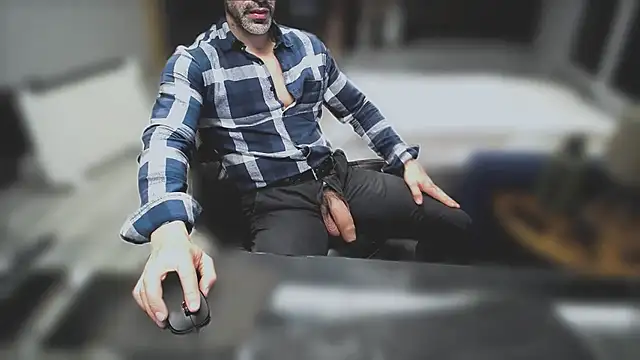 latinoo23bom live sex cam