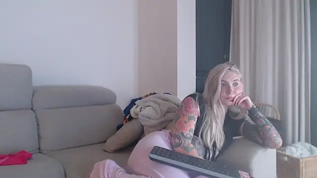 tattoobbgirl's cam snapshot