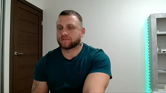 B-L-O-N-D's cam snapshot