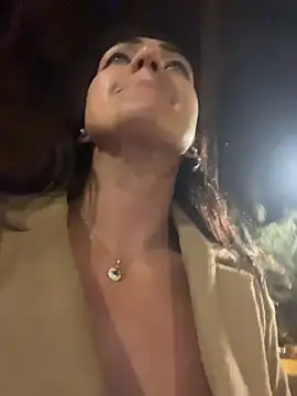 Ninabigtitied's cam snapshot