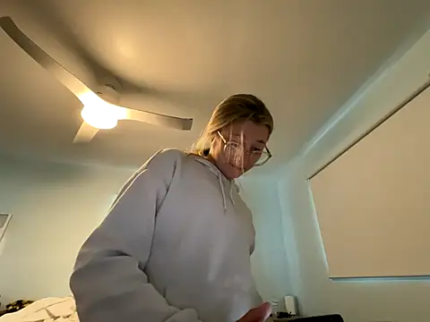 hatgirlsolo's cam snapshot