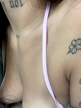 LauraRaider's cam snapshot