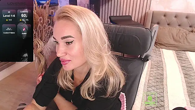 FreeBerryMILF's cam snapshot