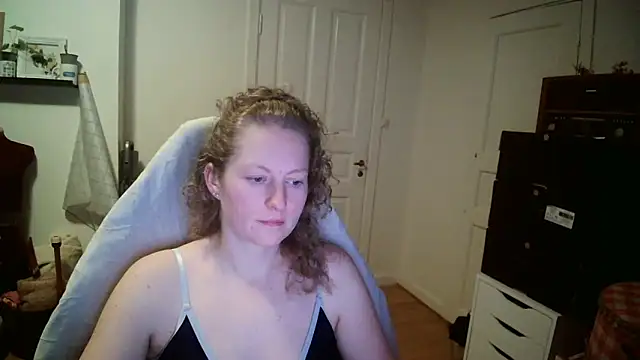 Girlnina-1995's cam snapshot