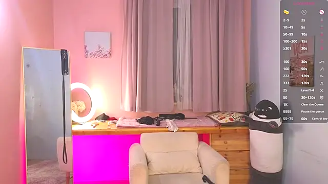 laracroftmansion's cam snapshot