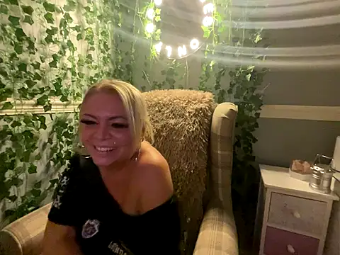 BonnyDesire's cam snapshot