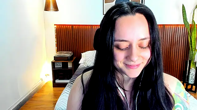 KatherineBond's cam snapshot