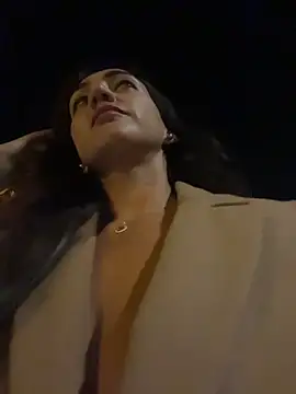 Ninabigtitied's cam snapshot