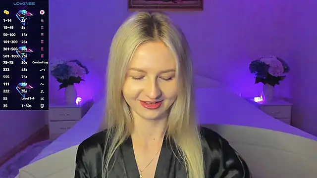 Julie_Blaze's cam snapshot