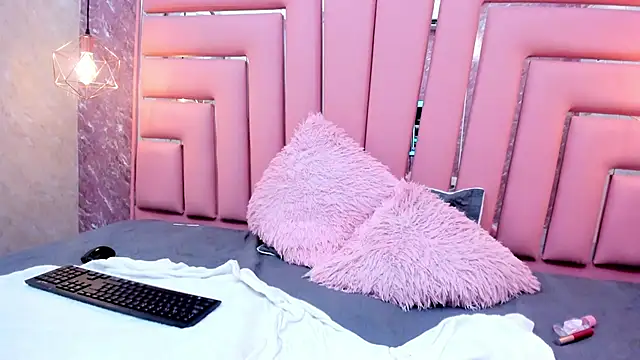 HOTTIE_MIA_'s cam snapshot