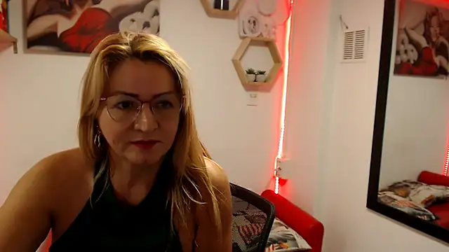 DIVAX_MONSERRAT's cam snapshot