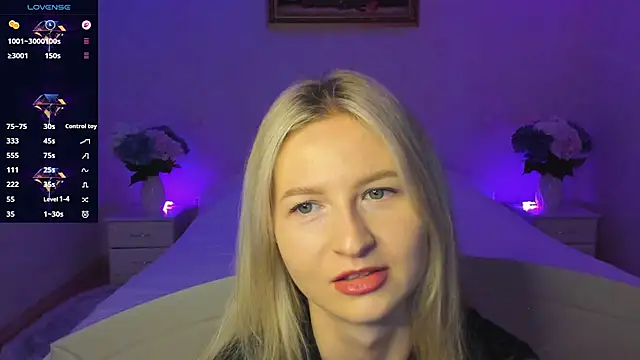 Julie_Blaze's cam snapshot