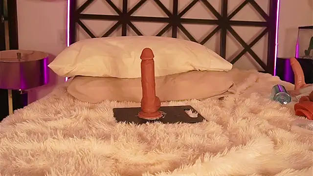 LunaMystyque live sex cam