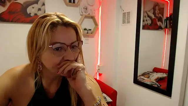 DIVAX_MONSERRAT's cam snapshot