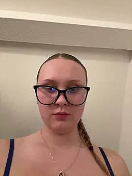 YoungJoyce live sex cam