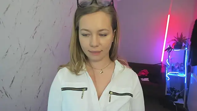 holly_xglam's cam snapshot