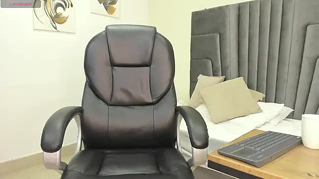 bellaadams35 live sex cam