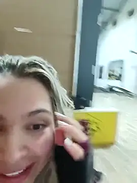 Belinda-Naughty live sex cam