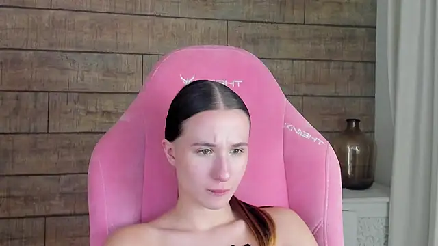 KristinaBellini live sex cam