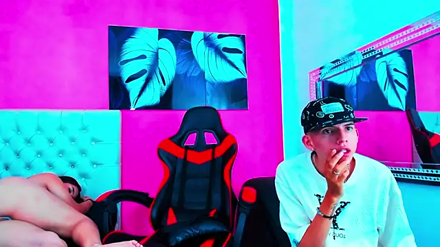 MiaAndTeylor's cam snapshot