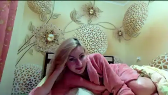 Yourrealgirl's cam snapshot